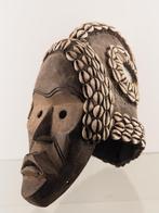 Div Afr. kunst: Dan Kauri Schelpen helmmasker(120808-21), Ophalen of Verzenden
