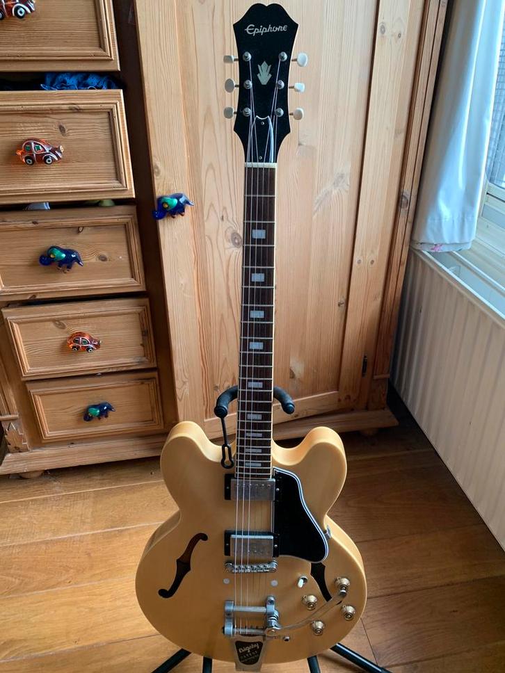 Epiphone es 335 pro met upgrades, Muziek en Instrumenten, Snaarinstrumenten | Gitaren | Elektrisch, Zo goed als nieuw, Semi-solid body
