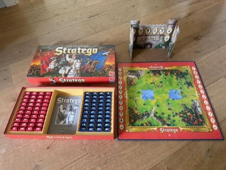 Stratego bordspel, Hobby en Vrije tijd, Gezelschapsspellen | Bordspellen, Zo goed als nieuw, Een of twee spelers, Ophalen of Verzenden