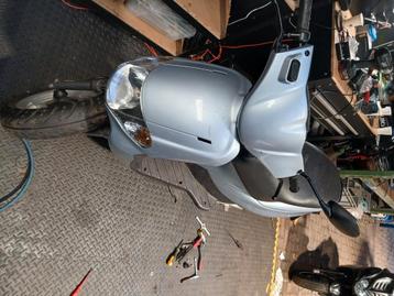 DERBI ATLANTIS 2T MET 5317KM OP TELLER beschikbaar voor biedingen