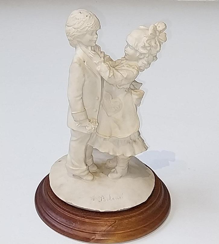 Italiaans beeldje van A. Belcari /Koppeltje jongen en meisje, Antiek en Kunst, Kunst | Beelden en Houtsnijwerken, Ophalen of Verzenden