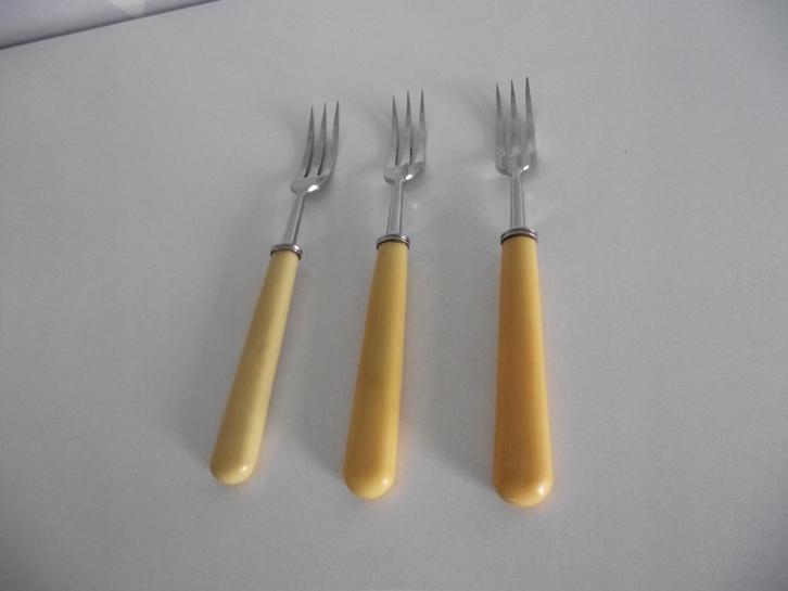 3 RVS bakeliet dessert vorkje fruitvorkje 15 cm 1950-60 p st, Antiek en Kunst, Antiek | Bestek, Ophalen of Verzenden