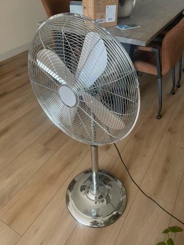 Te koop zo goed als nieuw beschikbaar voor biedingen