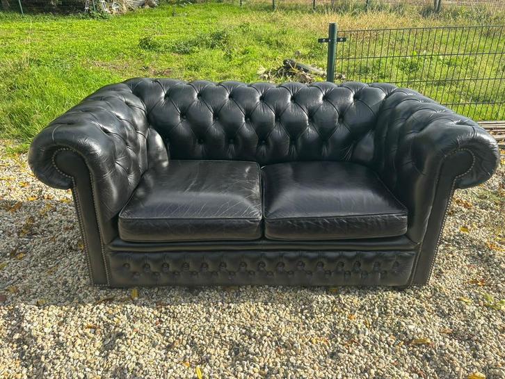 Nette Chesterfield 2-zits bank - 165cm - zwart leer, Antiek en Kunst, Antiek | Meubels | Stoelen en Banken, Ophalen