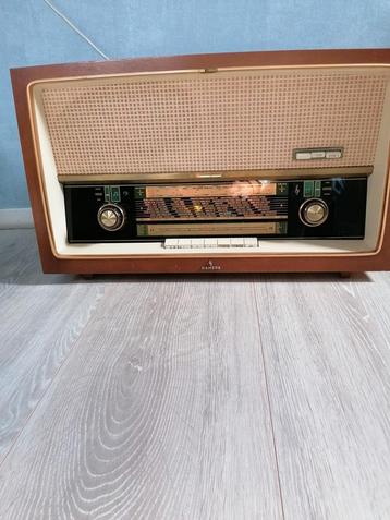 Vintage Lampenradio - Nostalgie! beschikbaar voor biedingen