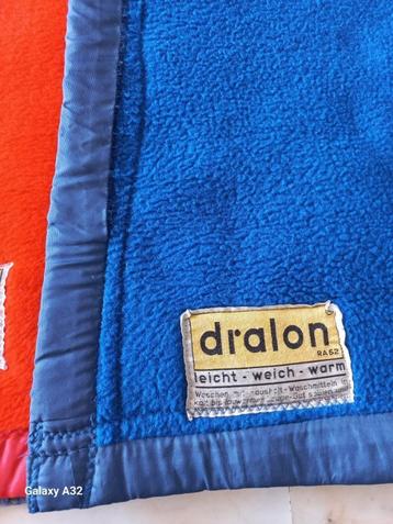 Blauwe Dralon Deken met gladde rand, 2 x 2 meter beschikbaar voor biedingen