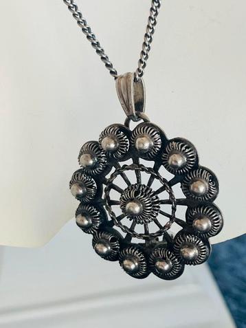 Lange zilveren ketting & zilveren Zeeuwse knop hanger beschikbaar voor biedingen