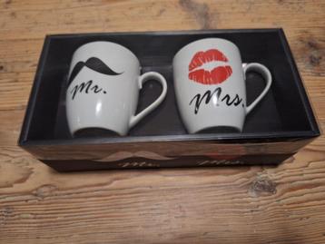 Nieuw in de verpakking twee bekers Mr en Mrs beschikbaar voor biedingen