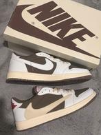 Air Jordan 1 Low Travis Scott Mocha - Maat 44 - Nieuw, Kleding | Heren, Schoenen, Bruin, Nieuw, Ophalen of Verzenden, Sneakers of Gympen