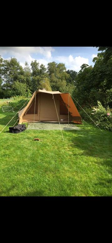 Grote katoenen tent beschikbaar voor biedingen