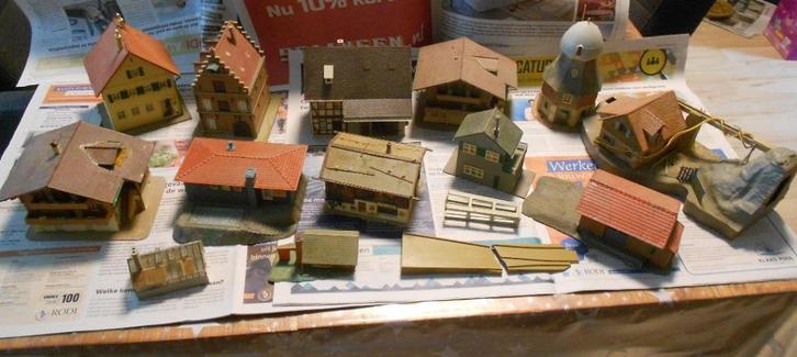 diverse huisjes met 1 locomotief (24.001), Hobby en Vrije tijd, Modeltreinen | Overige schalen, Gebruikt, Overige typen, Gelijkstroom