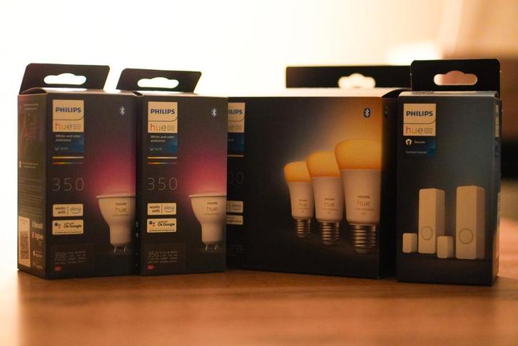 Philips Hue lights and contact sensor brand new unopened box, Huis en Inrichting, Lampen | Losse lampen, Nieuw, Led-lamp, Minder dan 30 watt