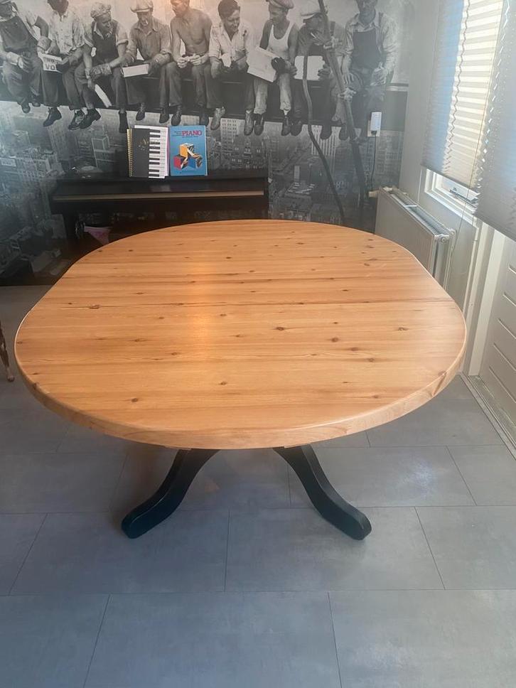 Uitschuif tafel. Rond / ovaal, Huis en Inrichting, Tafels | Eettafels, Zo goed als nieuw, 100 tot 150 cm, Rond, Ophalen