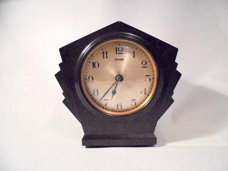 Bakeliet. Ferranti elektrische tafelklok model 3, Antiek en Kunst, Antiek | Klokken, Ophalen of Verzenden