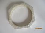 Armband nostalgisch parelmoer 6.5 cm binnenkant., Ophalen of Verzenden, Gebruikt, Beige, Overige materialen