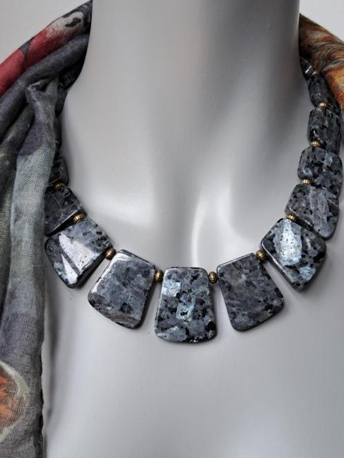 022 Ketting van Larvikiet (zwarte Labradoriet) 51cm, Sieraden, Tassen en Uiterlijk, Kettingen, Nieuw, Steen of Mineraal, Overige kleuren