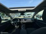 Volkswagen Golf 1.5 eTSI R-Line Sfeerlicht Head-up Pano Navi, 65 €/maand, 4 cilinders, 150 pk, Wit