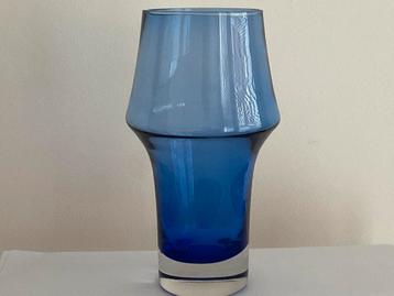 Riihimäen Lasi Oy Finland: blauwe vaas Tamara Aladin ca.1975 beschikbaar voor biedingen