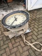 torenuurwerk elektrisch nevenuurwerk, Ophalen