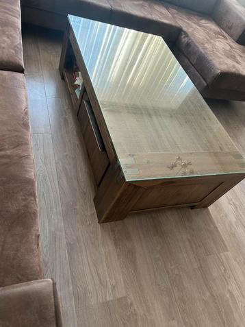 Mooie Salon Tafel met Glasplaat beschikbaar voor biedingen