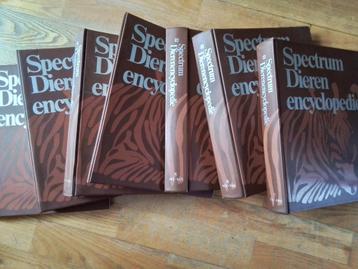 Spectrum Encyclopedie met dieren beschikbaar voor biedingen