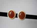 Oorbellen off white kunststof /amberkleurige cabochon, Verzenden, Zo goed als nieuw, Overige materialen