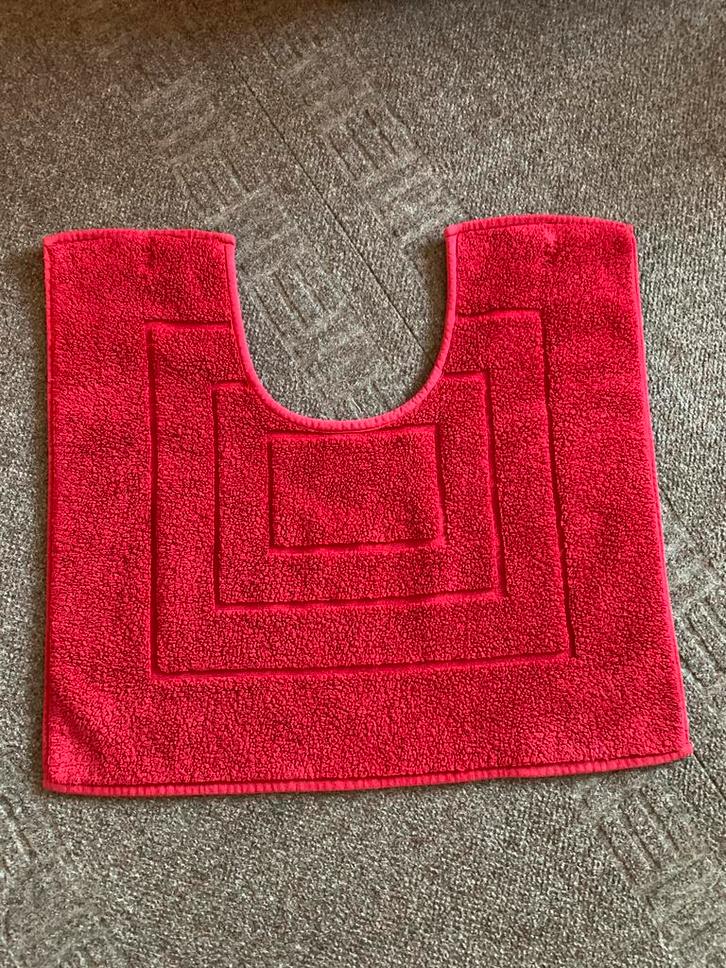WC-mat, Huis en Inrichting, Badkamer | Badtextiel en Accessoires, Gebruikt, Badmat, Rood, Ophalen of Verzenden