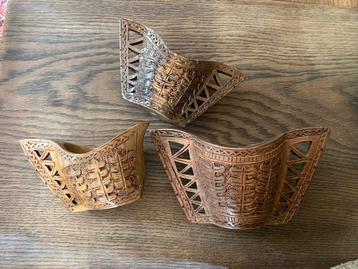 Vintage Joegoslavië Gesneden Hout Bruiloft bekers set van 3 beschikbaar voor biedingen