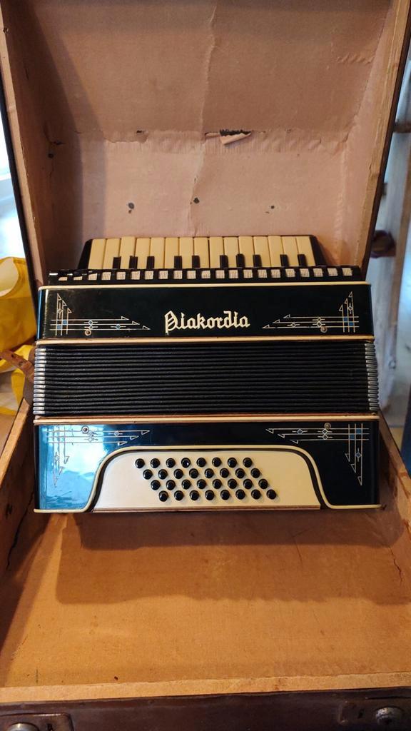 Oude Diakordia Accordeon - 32 Bas, Muziek en Instrumenten, Accordeons, Gebruikt, Toetsaccordeon, 32-bas, Overige merken, Met koffer