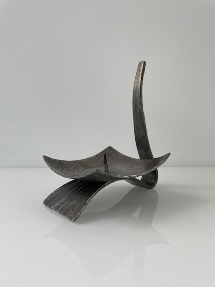 Brutalistische vintage kaarsenhouder – gepatineerd ijzer, Antiek en Kunst, Antiek | Glas en Kristal, Ophalen of Verzenden