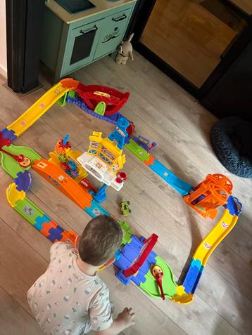 Toetoet racebaan met lift beschikbaar voor biedingen