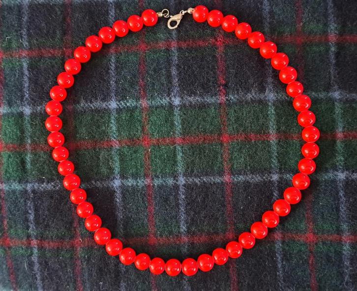 Klassieke felrode koraalkralen, 48 cm, Sieraden, Tassen en Uiterlijk, Kettingen, Zo goed als nieuw, Steen of Mineraal, Rood, Ophalen of Verzenden