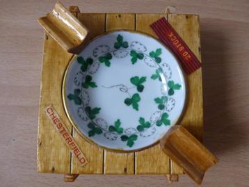 Oude vintage houten / porseleinen asbak uit Hongarije beschikbaar voor biedingen