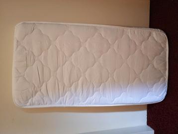 Gratis wieg matras. beschikbaar voor biedingen