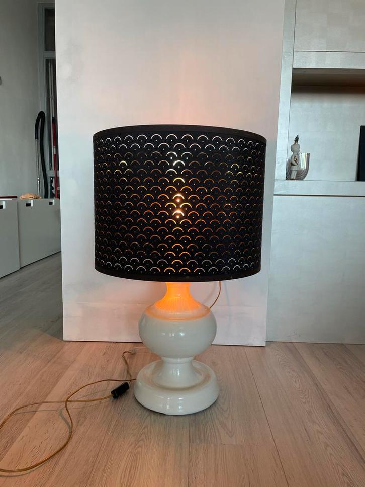 Mooie vintage tafellamp, Huis en Inrichting, Lampen | Tafellampen, Zo goed als nieuw, 50 tot 75 cm, Stof, Ophalen of Verzenden