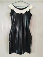 Prachtige latex jurk met ruches, tm 2XL, Ophalen of Verzenden, Nieuw, Zwart, Onder de knie