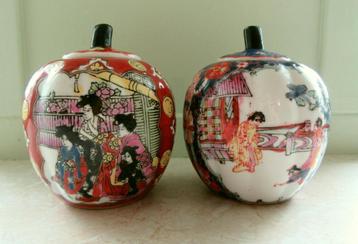 2x oude porselein japanse pompoen voorraad pot geisha  azië beschikbaar voor biedingen
