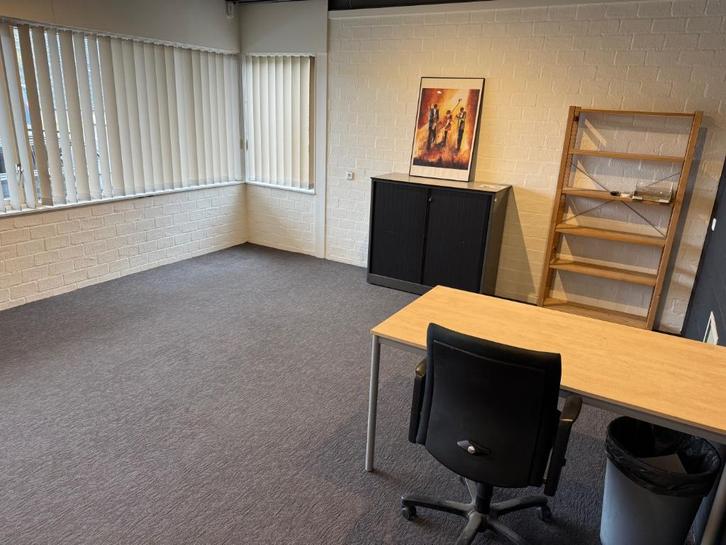 KANTOORTE HUUR ruim 110 M2, Zakelijke goederen, Bedrijfs Onroerend goed, Kantoorruimte, Huur