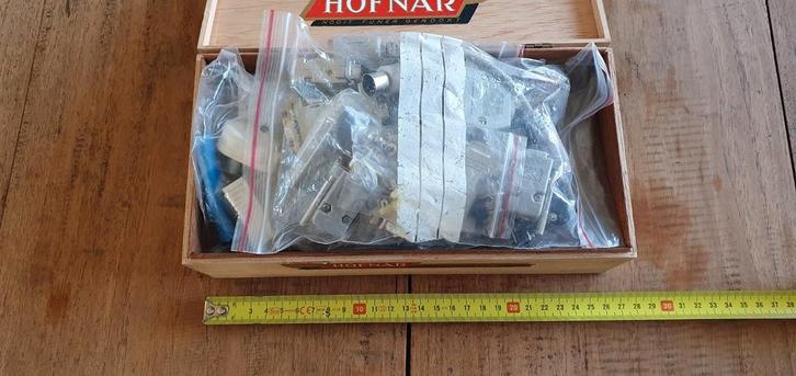 Diverse RF connectoren o.a. BNC N-type sigarendoos vol, Hobby en Vrije tijd, Elektronica-componenten, Gebruikt, Ophalen of Verzenden