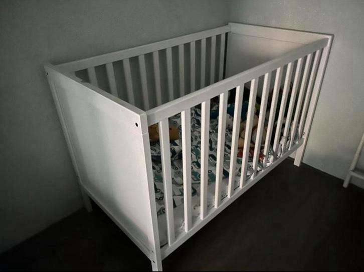 Ledikant wit IKEA Sundvik, Kinderen en Baby's, Babywiegjes en Ledikanten, Gebruikt, Ledikant, Ophalen