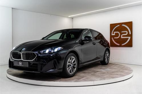 BMW 1-serie 120 Sport Premium 157PK | NIEUW 2025 PER DIRECT, Auto's, BMW, Bedrijf, Te koop, 1-Serie, ABS, Achteruitrijcamera, Airbags