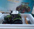 Fendt 620 met holaras stego 285 kuil verdichter, Hobby en Vrije tijd, Modelauto's | 1:32, Ophalen of Verzenden, Zo goed als nieuw