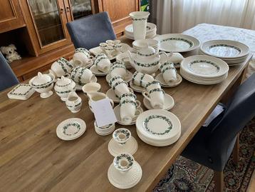 Wedgewood Compleet servies  met groen decor beschikbaar voor biedingen