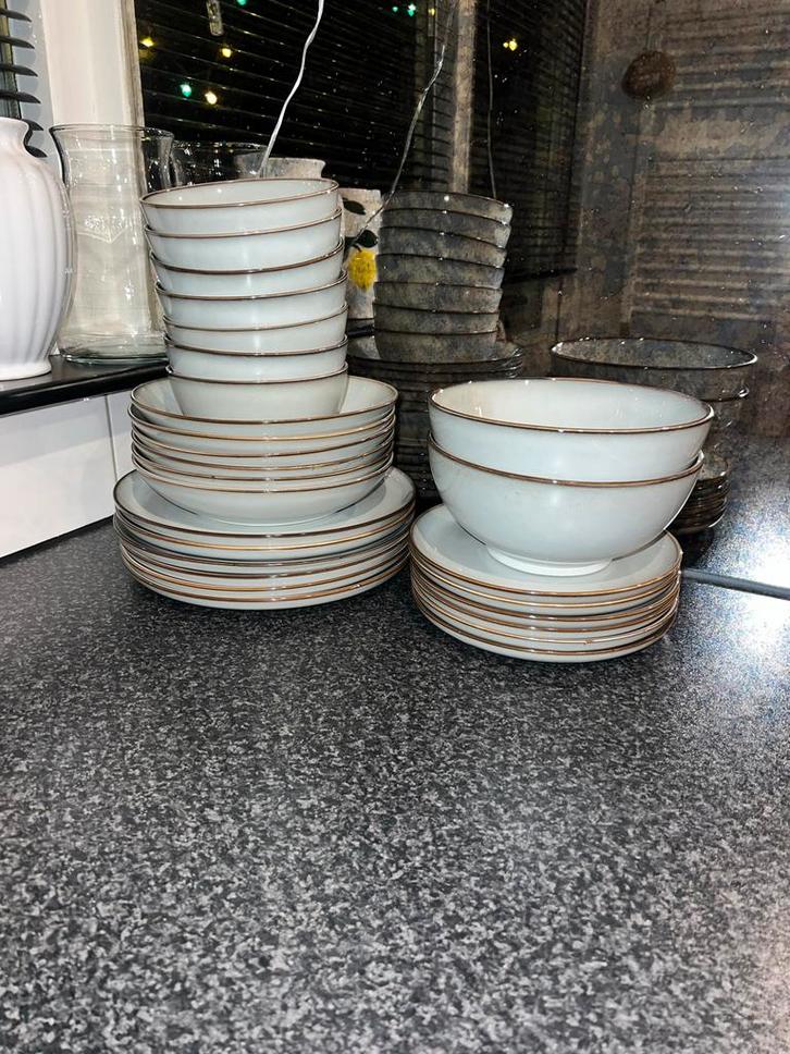 IKEA Gladelig Servies + koffie mokken - Zo goed als nieuw!, Huis en Inrichting, Keuken | Servies, Zo goed als nieuw, Compleet servies