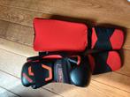 Mixed martial gloves and leg pads, Sport en Fitness, Vechtsporten en Zelfverdediging, Ophalen, Zo goed als nieuw, Overige, Vechtsportmateriaal