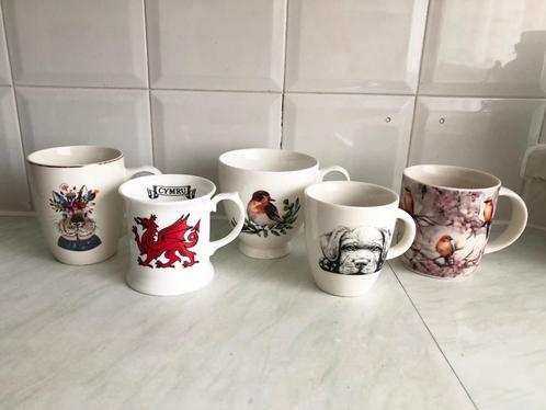 mok met konijn,draak,vogels,hond, Huis en Inrichting, Keuken | Servies, Nieuw, Kop(pen) en/of Schotel(s), Overige stijlen, Aardewerk