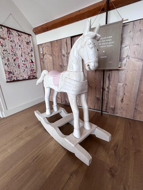 Hobbelpaard hout wit/roze, Kinderen en Baby's, Speelgoed | Hobbelfiguren, Gebruikt, Ophalen