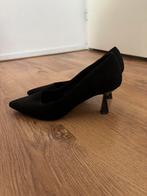 Zwarte hakjes suede, Ophalen of Verzenden, Zo goed als nieuw, Zwart