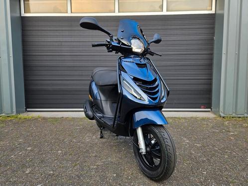 PIAGGIO ZIP 4T E4 BROM BJ2018 MIDNIGHT BLEU 419KM + OPTIES!, Fietsen en Brommers, Scooters | Piaggio, Zo goed als nieuw, Zip, Benzine