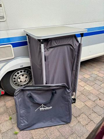 Campingkast Obelink Dublin met 4 legplanken beschikbaar voor biedingen